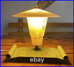 Atomic Mid-Century Modern Fiberglass Metal Base UFO Saucer Shade Table Lamp Art