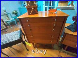 Lovely Vintage Retro MID Century Chest Of Five Drawers Atomic Legs