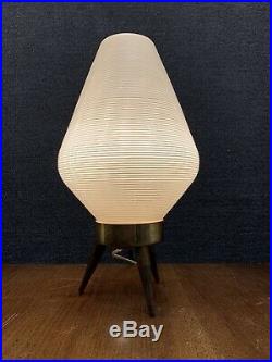 Mid Century Atomic White Plastic Beehive 3-Toe Tripod Table Lamp 14