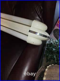 Vintage Mid Century Atomic Bullet Florescent Light Lamp Fixture 32 x 6 x 3 Vintage Mid Century Atomic Bullet Florescent Light Lamp Fixture 32 x 6 x 3