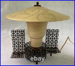 Vtg MCM mid century boudoir/TV Table Lamp atomic fiberglass shade & black metal